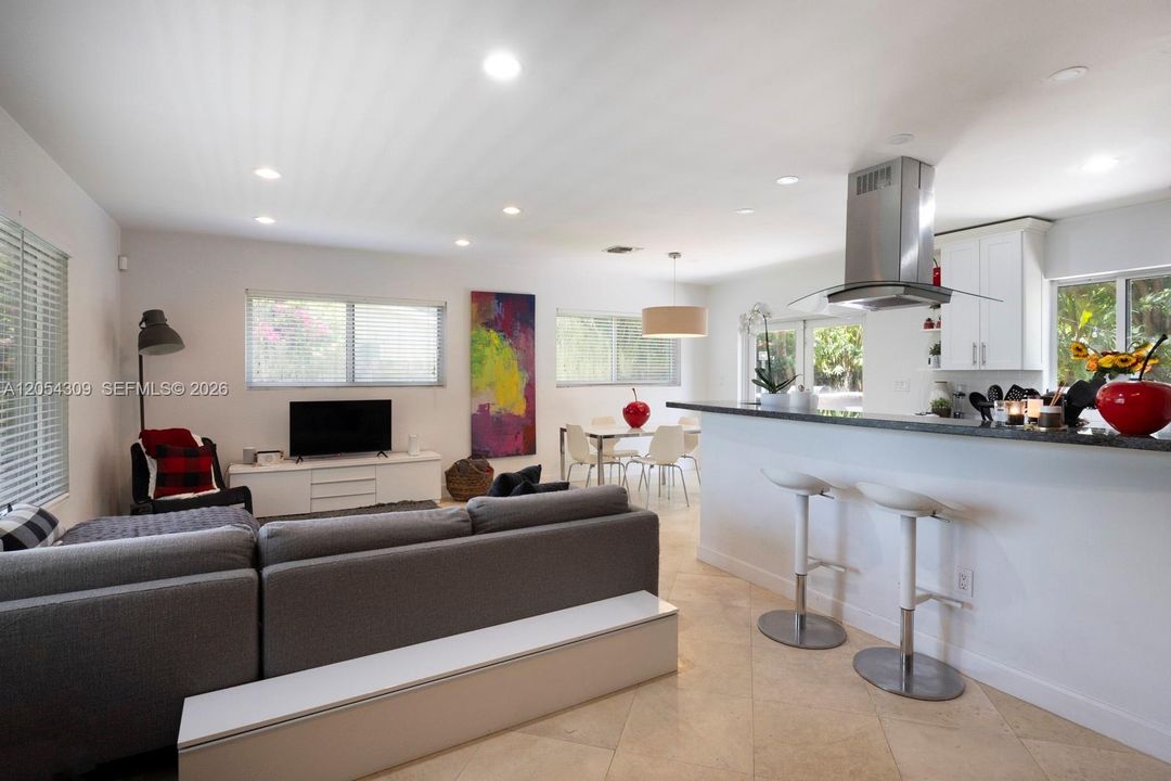 For Rent: $5,000 (3 beds, 2 baths, 1286 Square Feet)