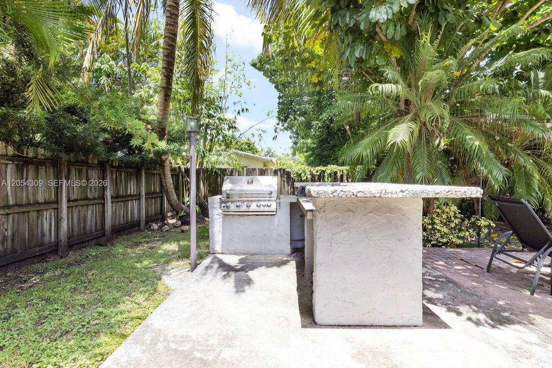 For Rent: $5,000 (3 beds, 2 baths, 1286 Square Feet)