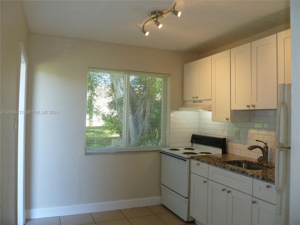 For Rent: $2,200 (2 beds, 1 baths, 720 Square Feet)