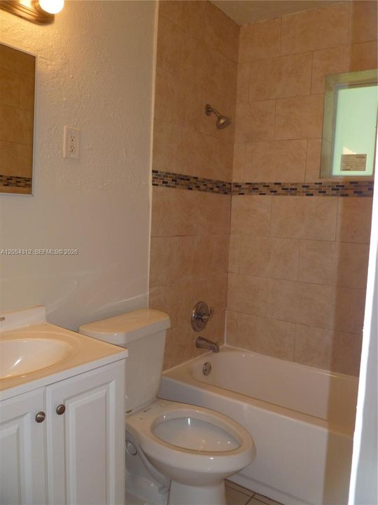 For Rent: $2,200 (2 beds, 1 baths, 720 Square Feet)