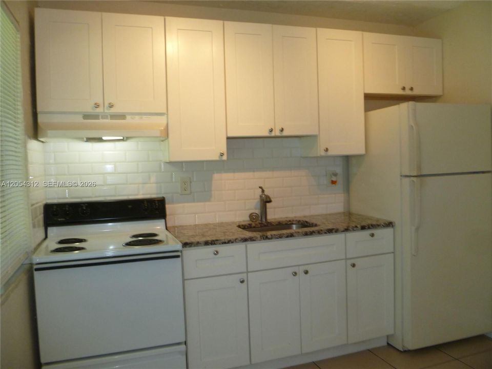 For Rent: $2,200 (2 beds, 1 baths, 720 Square Feet)