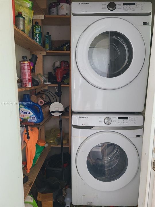 For Rent: $2,200 (2 beds, 1 baths, 720 Square Feet)