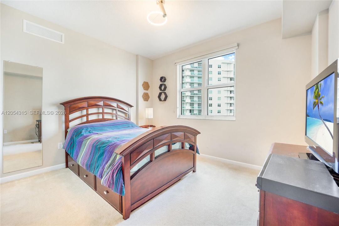 В аренду: $3,499 (2 спален, 2 ванн, 1251 Квадратных фут)