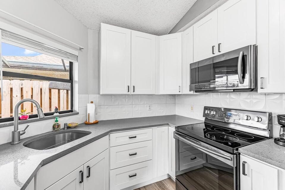 2826 stoneway 10