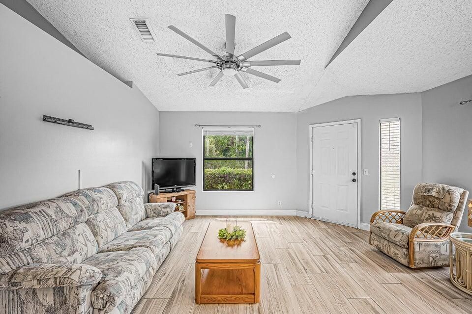 2826 stoneway 4