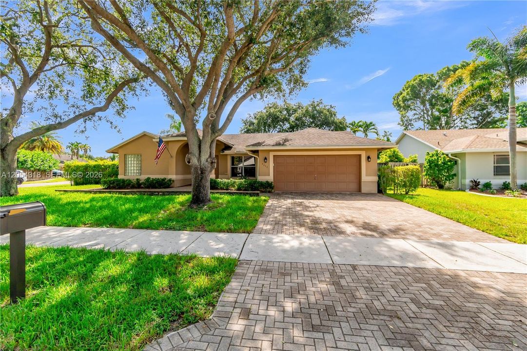 For Sale: $735,000 (3 beds, 2 baths, 1753 Square Feet)