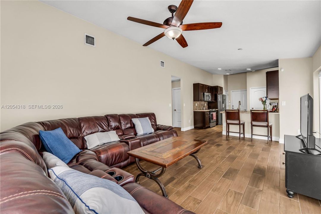 For Sale: $735,000 (3 beds, 2 baths, 1753 Square Feet)