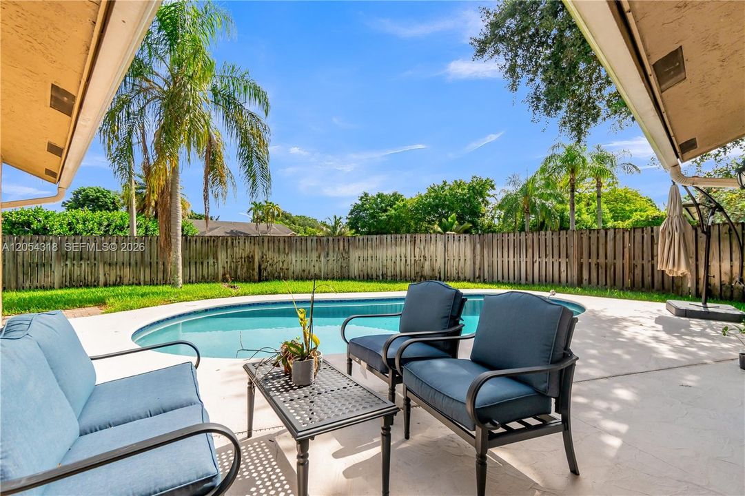 For Sale: $735,000 (3 beds, 2 baths, 1753 Square Feet)