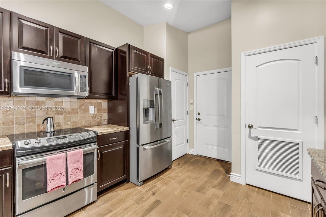 For Sale: $735,000 (3 beds, 2 baths, 1753 Square Feet)