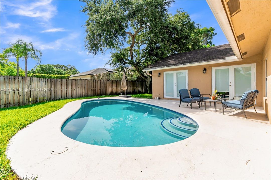 For Sale: $735,000 (3 beds, 2 baths, 1753 Square Feet)