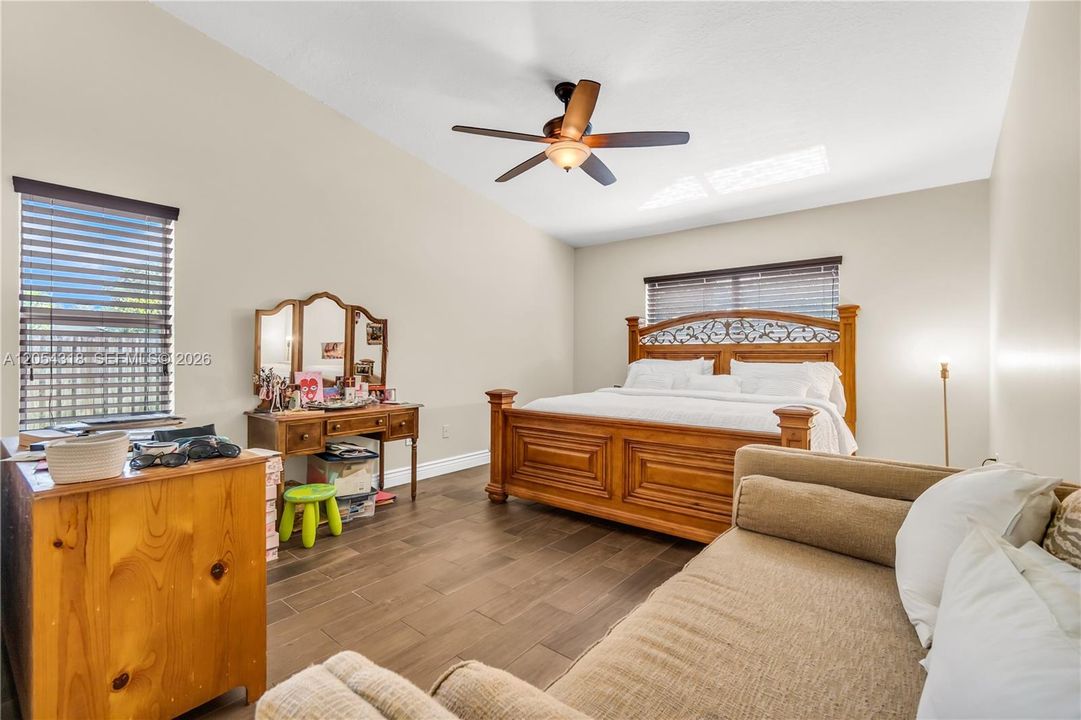 For Sale: $735,000 (3 beds, 2 baths, 1753 Square Feet)