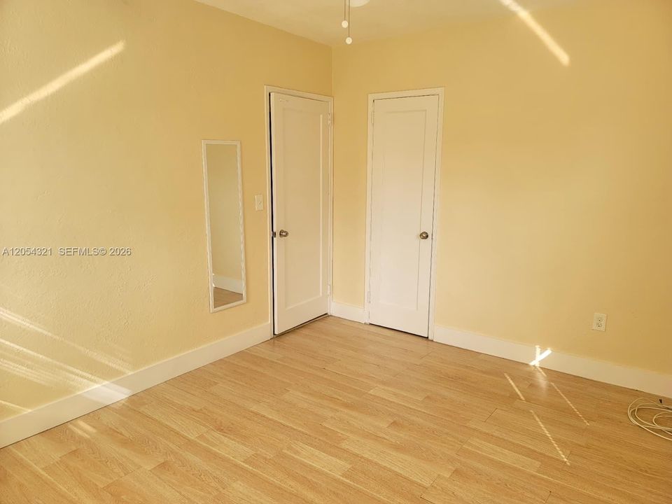 For Rent: $2,500 (3 beds, 1 baths, 1299 Square Feet)