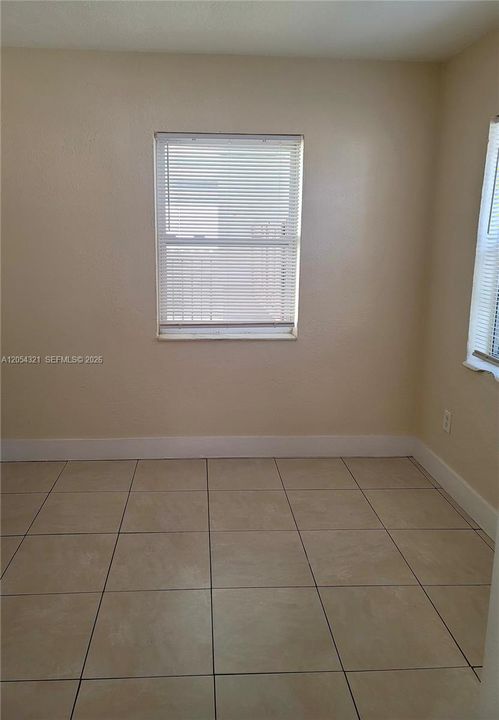 For Rent: $2,500 (3 beds, 1 baths, 1299 Square Feet)