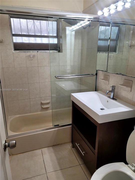 For Rent: $2,500 (3 beds, 1 baths, 1299 Square Feet)