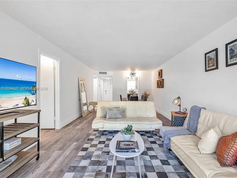 В аренду: $2,100 (2 спален, 2 ванн, 990 Квадратных фут)