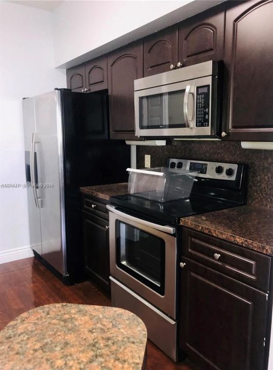 В аренду: $3,500 (3 спален, 2 ванн, 1320 Квадратных фут)