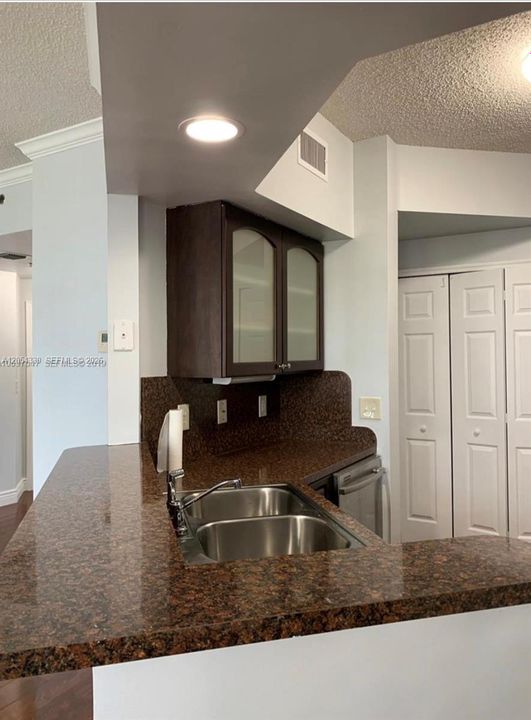 В аренду: $3,500 (3 спален, 2 ванн, 1320 Квадратных фут)