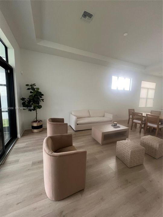 En Renta: $3,100 (3 camas, 2 baños, 1787 Pies cuadrados)
