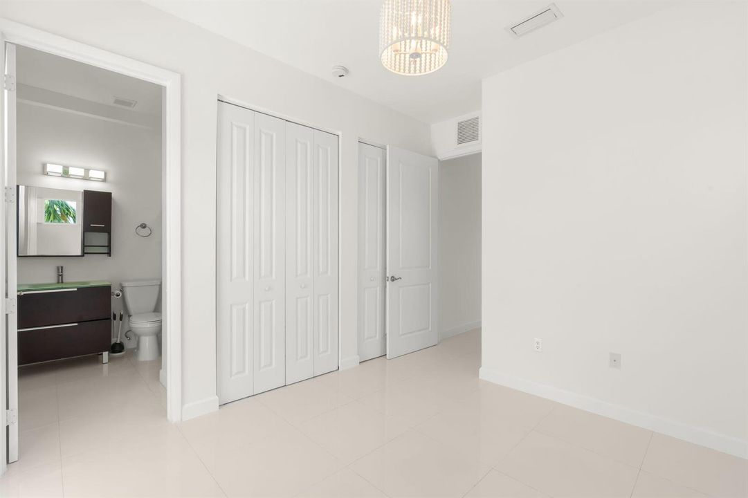 36-web-or-mls-622 NE 10th Ave Fort Laude