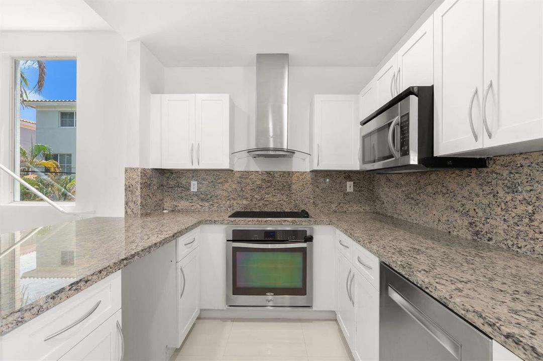 16-web-or-mls-622 NE 10th Ave Fort Laude