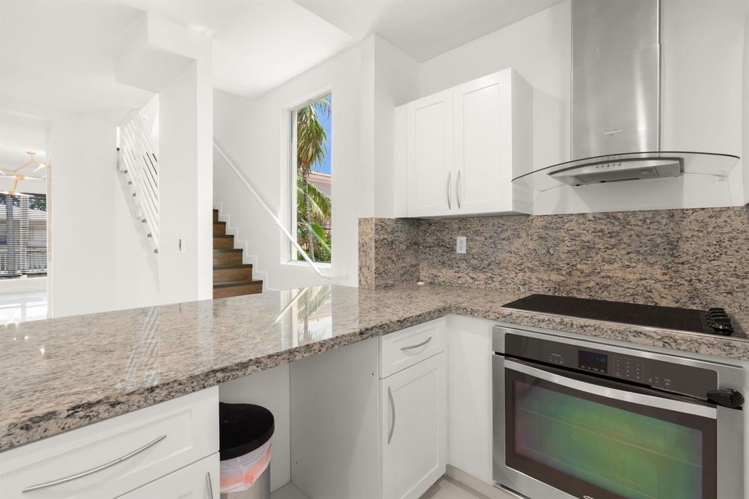 18-web-or-mls-622 NE 10th Ave Fort Laude