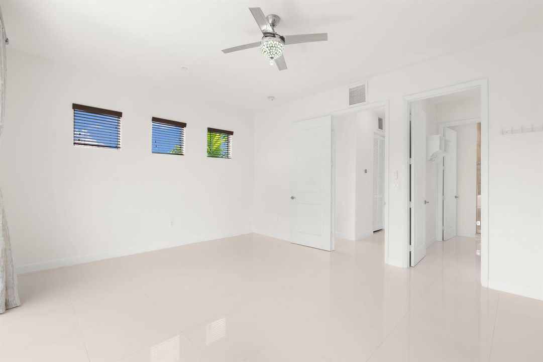 30-web-or-mls-622 NE 10th Ave Fort Laude