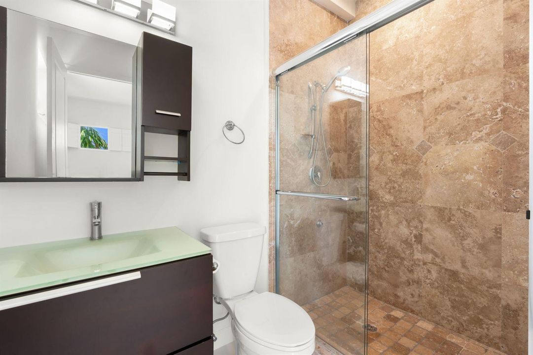 37-web-or-mls-622 NE 10th Ave Fort Laude