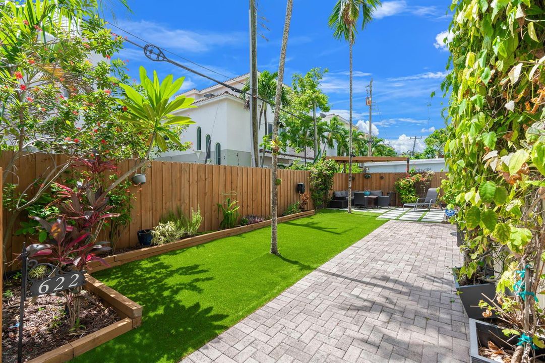 2-web-or-mls-622 NE 10th Ave Fort Lauder
