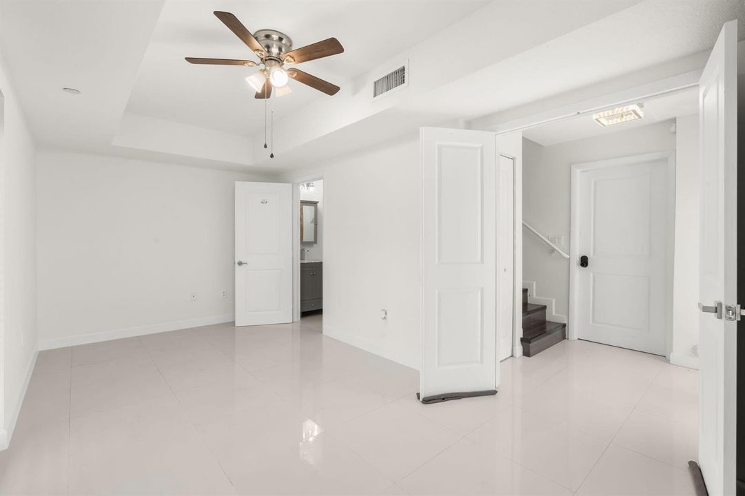 9-web-or-mls-622 NE 10th Ave Fort Lauder