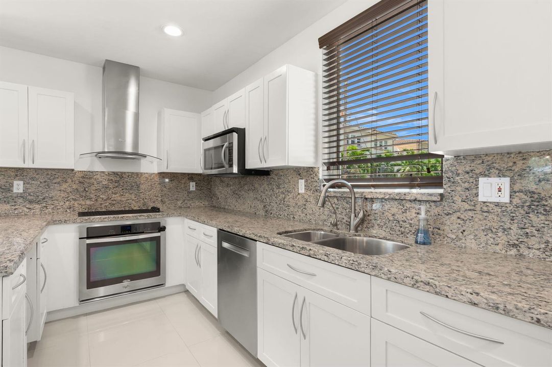 14-web-or-mls-622 NE 10th Ave Fort Laude