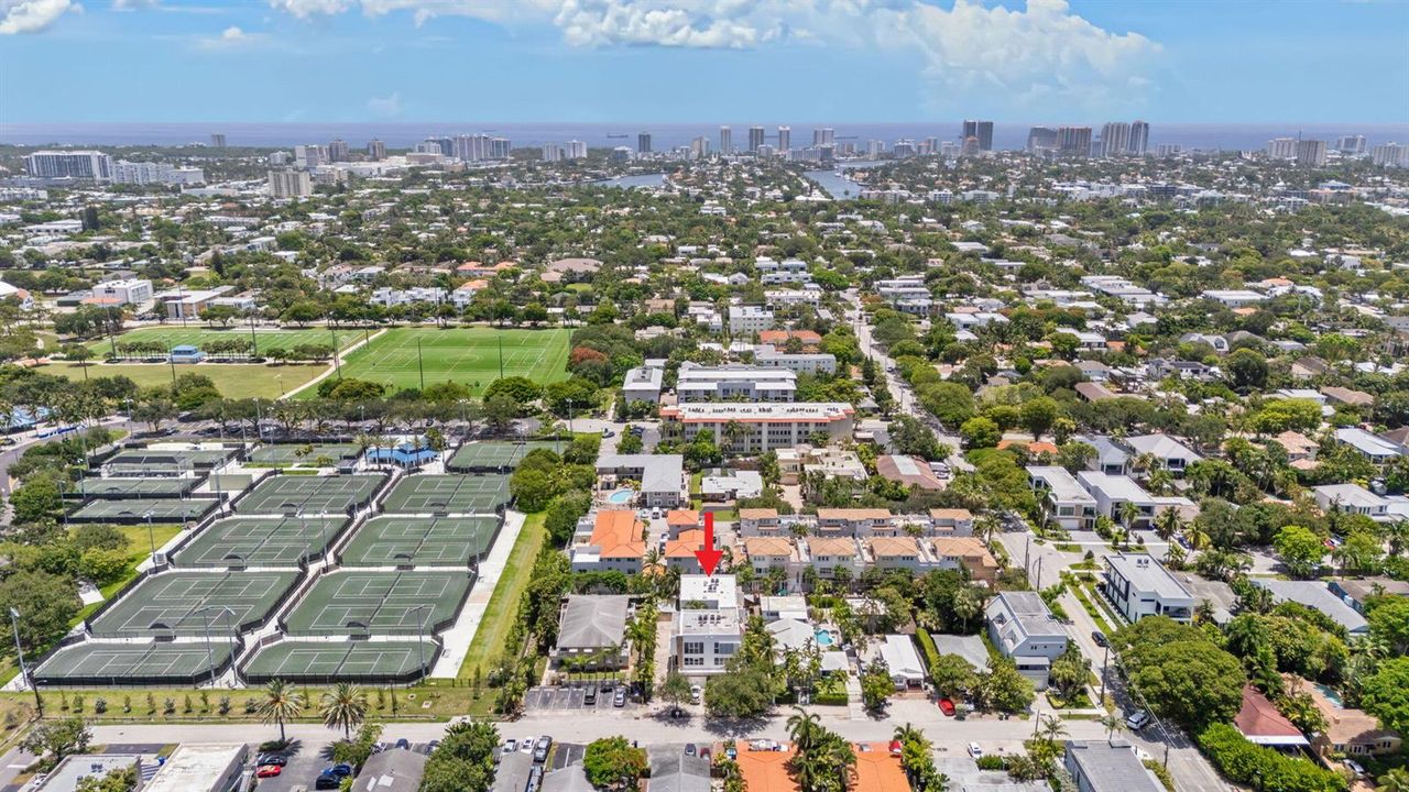 47-web-or-mls-622 NE 10th Ave Fort Laude