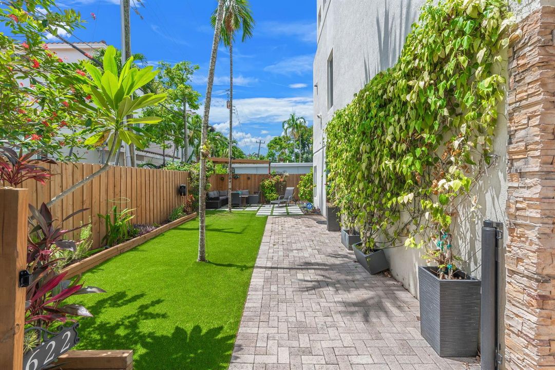 1-web-or-mls-622 NE 10th Ave Fort Lauder
