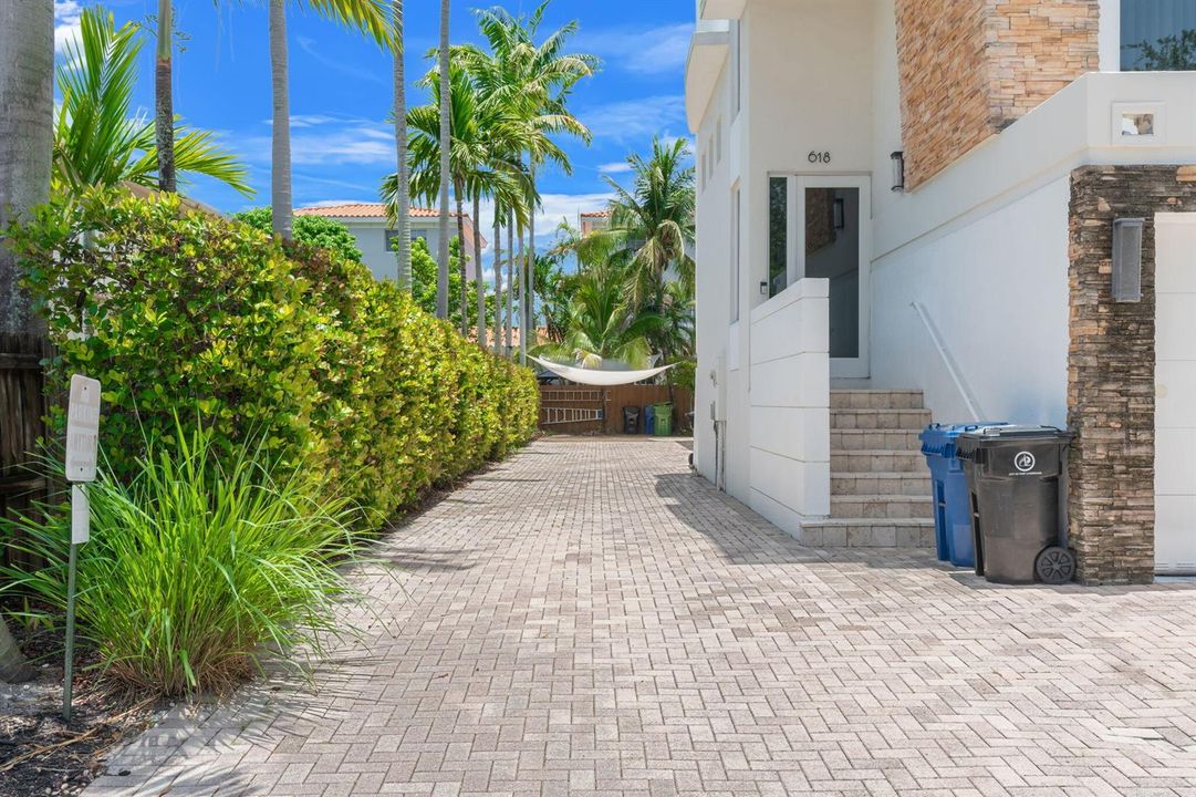 41-web-or-mls-622 NE 10th Ave Fort Laude