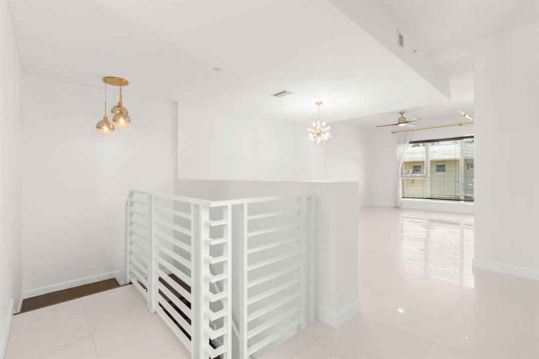 19-web-or-mls-622 NE 10th Ave Fort Laude