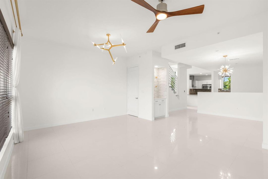 25-web-or-mls-622 NE 10th Ave Fort Laude