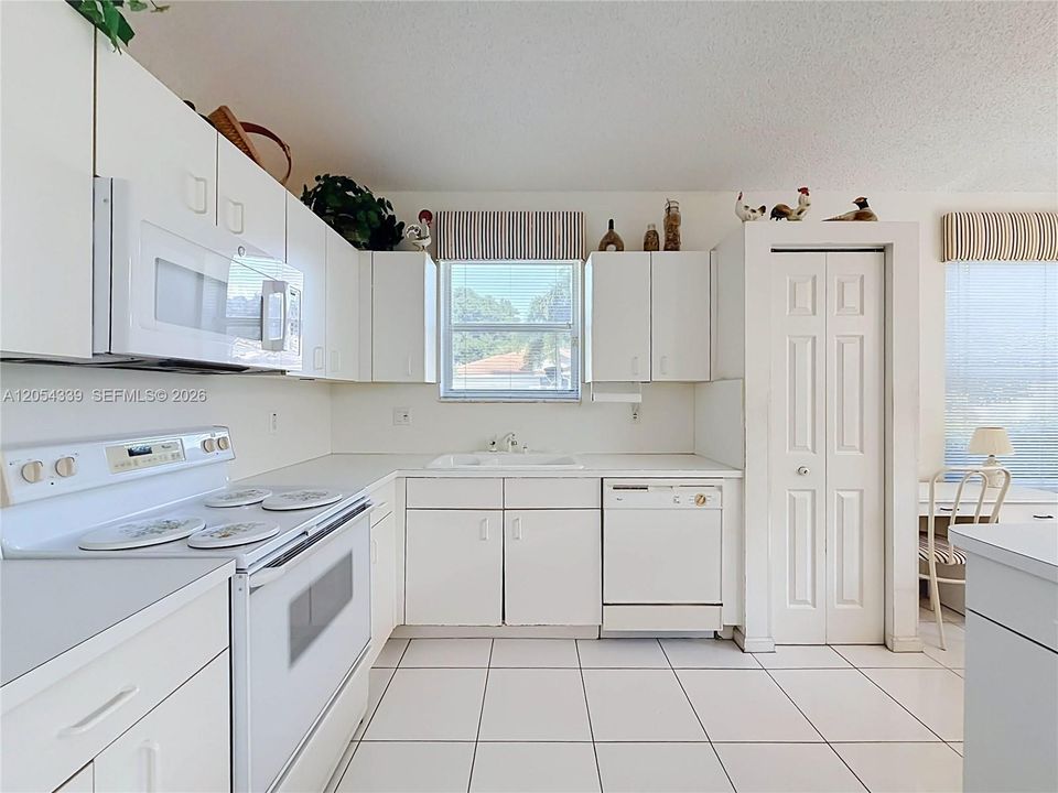 For Sale: $398,900 (3 beds, 2 baths, 2144 Square Feet)