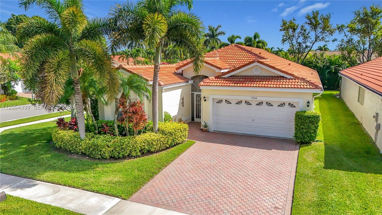 For Sale: $398,900 (3 beds, 2 baths, 2144 Square Feet)