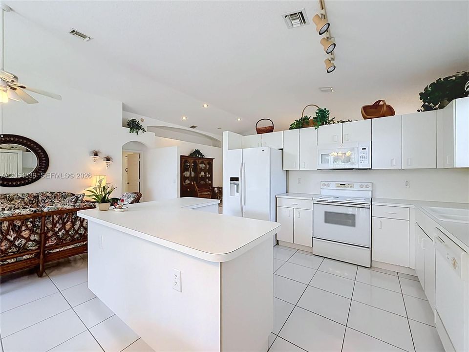For Sale: $398,900 (3 beds, 2 baths, 2144 Square Feet)