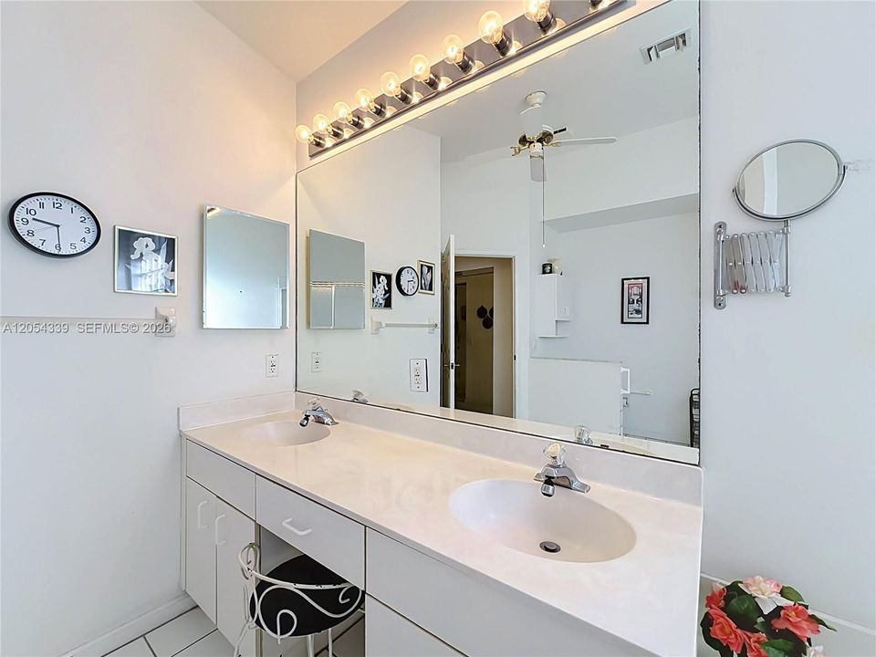 For Sale: $398,900 (3 beds, 2 baths, 2144 Square Feet)