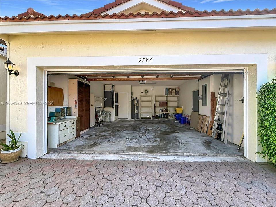 For Sale: $398,900 (3 beds, 2 baths, 2144 Square Feet)