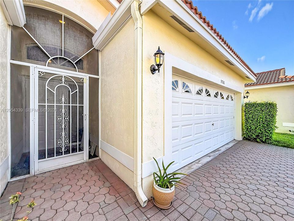 For Sale: $398,900 (3 beds, 2 baths, 2144 Square Feet)