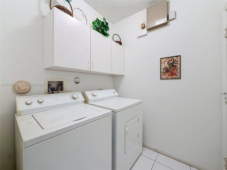 For Sale: $398,900 (3 beds, 2 baths, 2144 Square Feet)