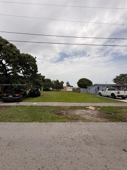 На продажу: $94,999 (0.13 acres)