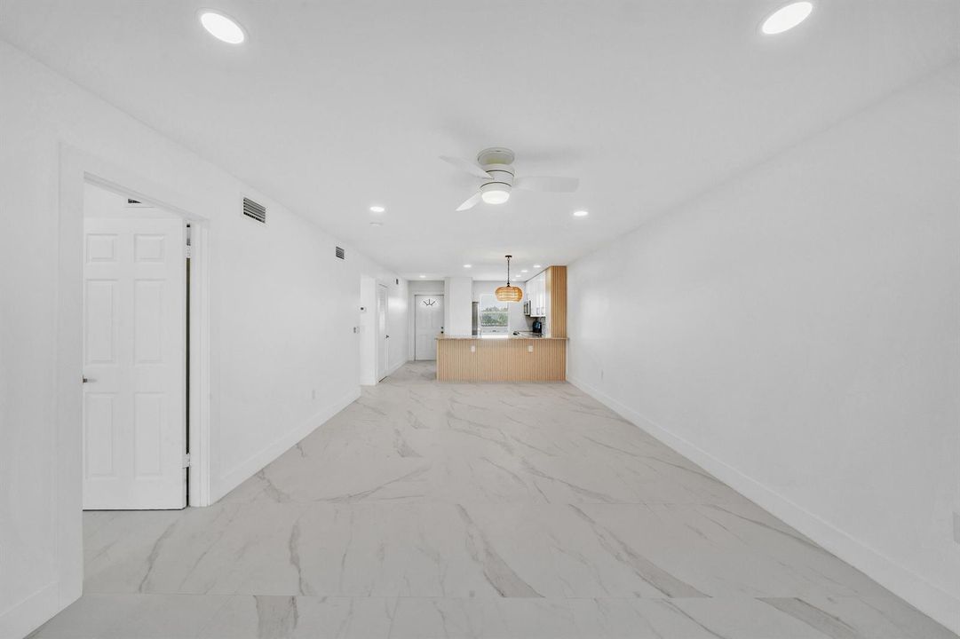 14 Living Area (2)