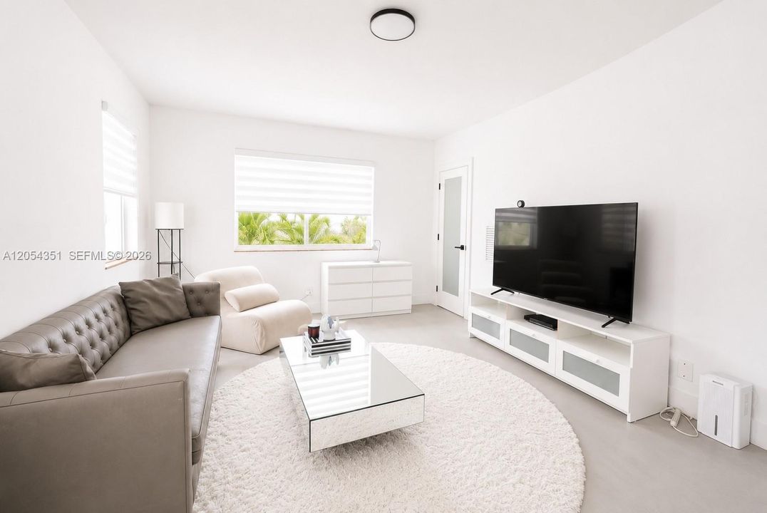 For Rent: $3,250 (2 beds, 2 baths, 900 Square Feet)