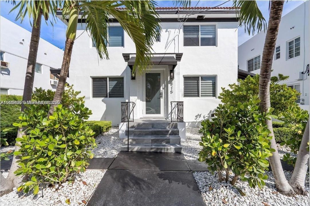 For Rent: $3,250 (2 beds, 2 baths, 900 Square Feet)