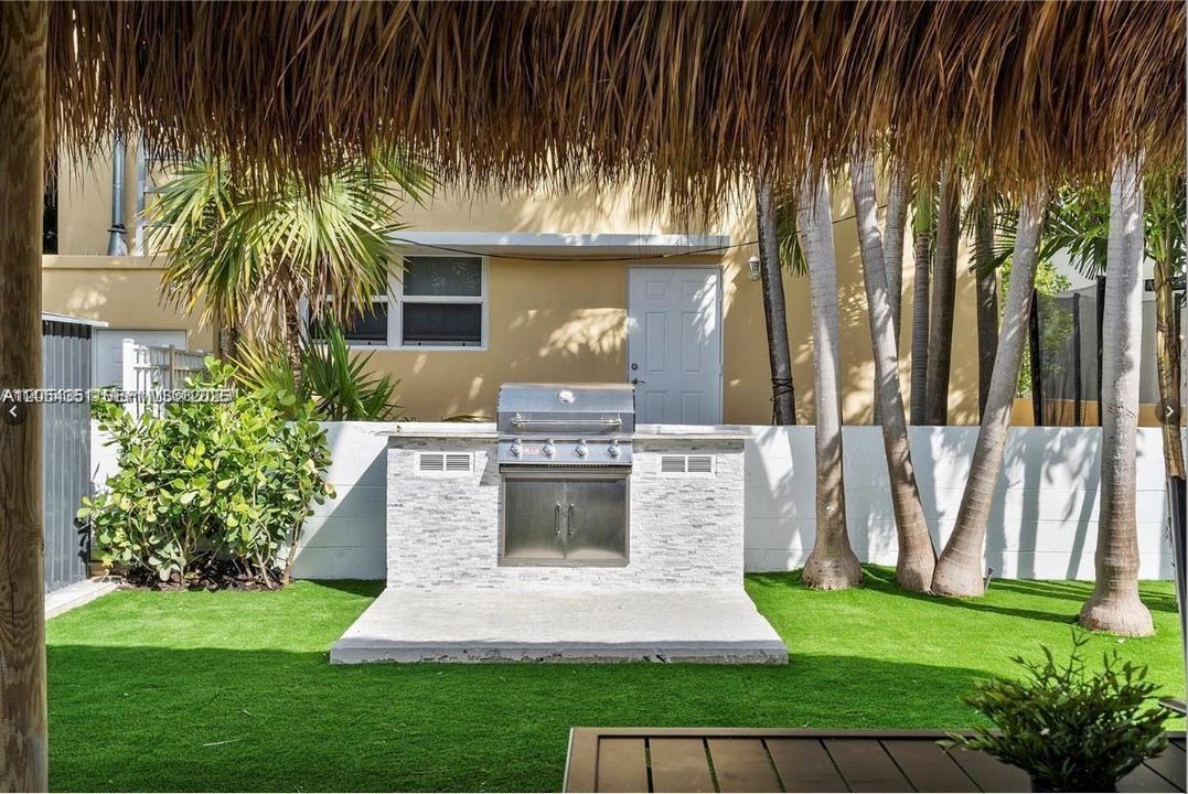 For Rent: $3,250 (2 beds, 2 baths, 900 Square Feet)