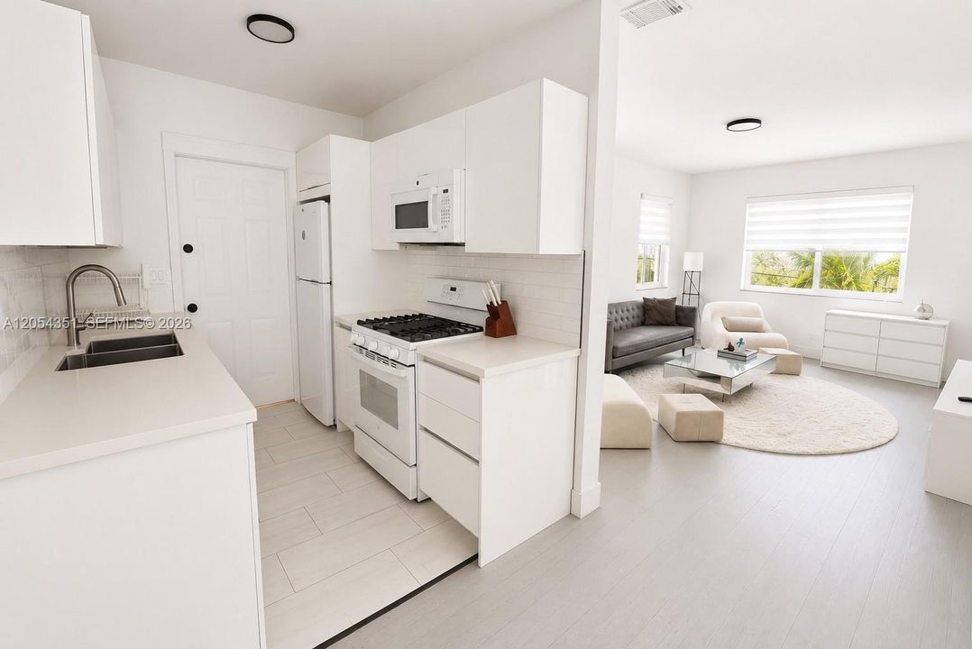 For Rent: $3,250 (2 beds, 2 baths, 900 Square Feet)