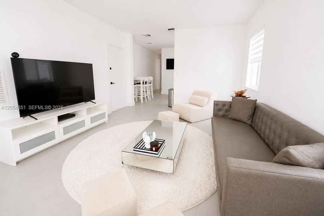 For Rent: $3,250 (2 beds, 2 baths, 900 Square Feet)