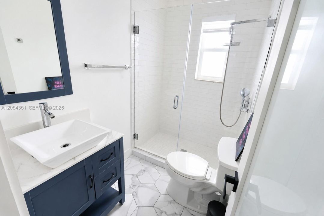 For Rent: $3,250 (2 beds, 2 baths, 900 Square Feet)